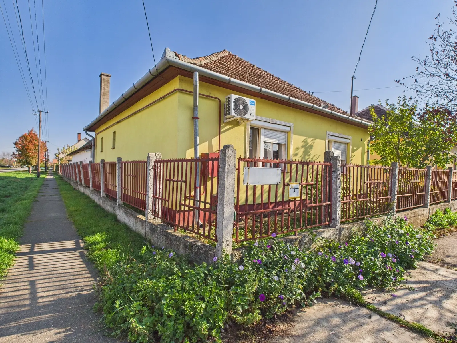 Csendes, saroktelken fekvő, 100 m²-es családi ház Ebesen – kiváló alap felújításra vagy befektetésre!
