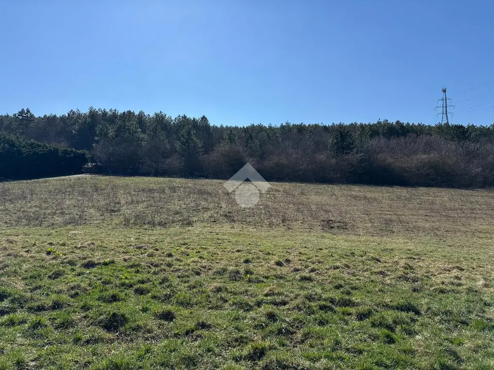 Lakóövezeti telek eladó – Üröm