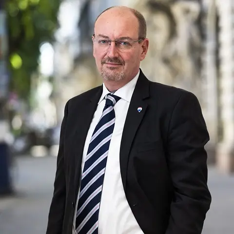 Utcafronti új építésű ikerház Szegeden