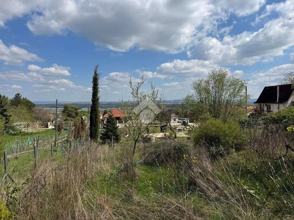 Lakóövezeti telek eladó – Budakalász