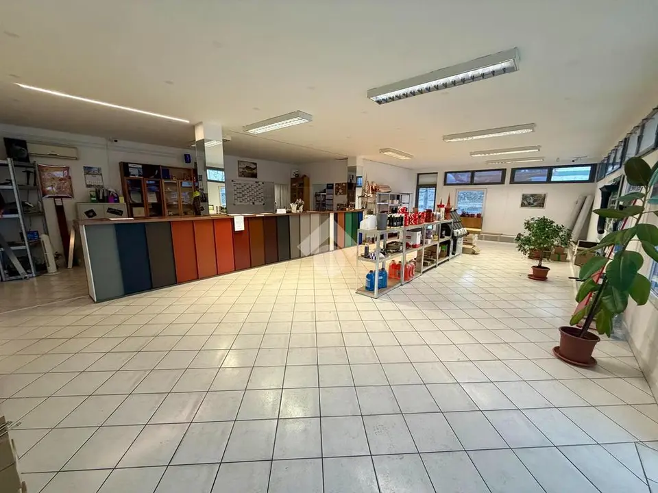 Ipari ingatlan eladó – Vác