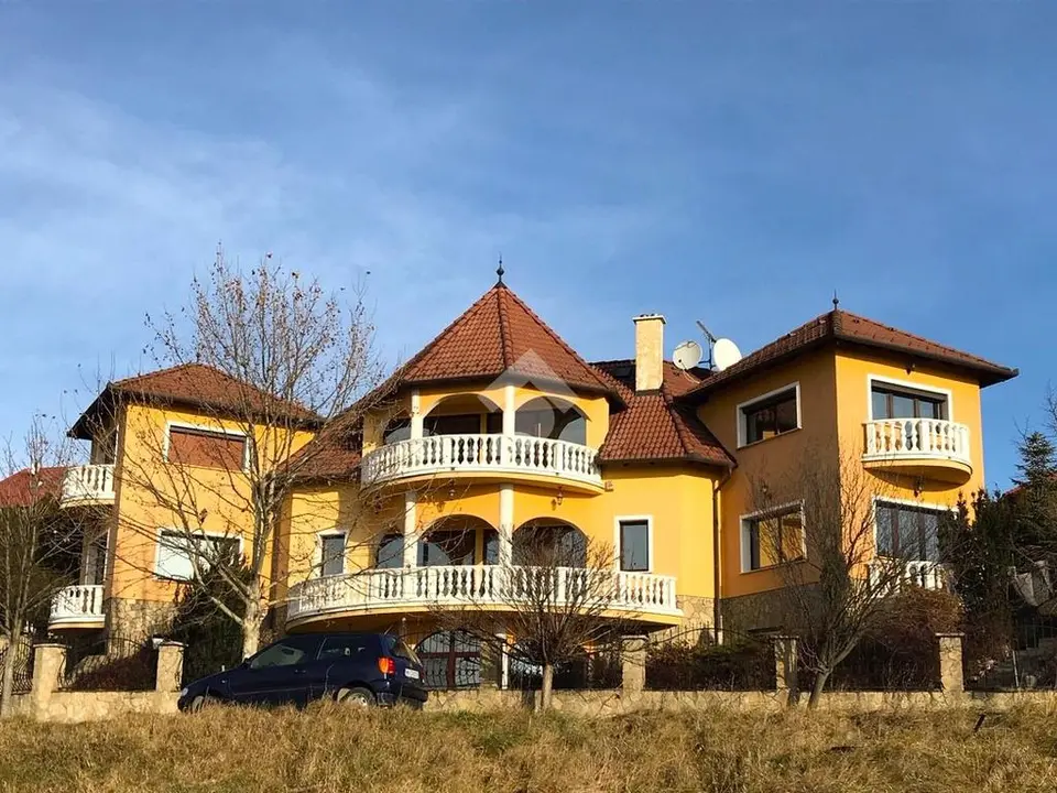 Ház eladó – Üröm