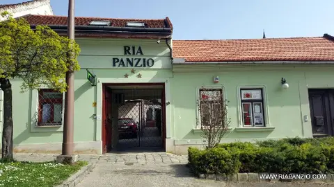 Kiváló elhelyezkedésű, bejáratott panzió Esztergom történelmi belvárosában
